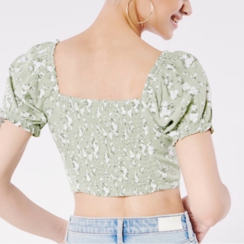 Black*** Puff Sleeve Crop Top